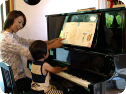 子ども向けピアノ教室風景
